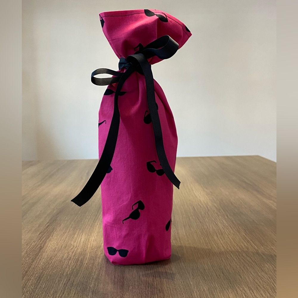 Fun Sunglasses Print Wine Handmade Bottle Cover, Pink/Black, 750 mL.